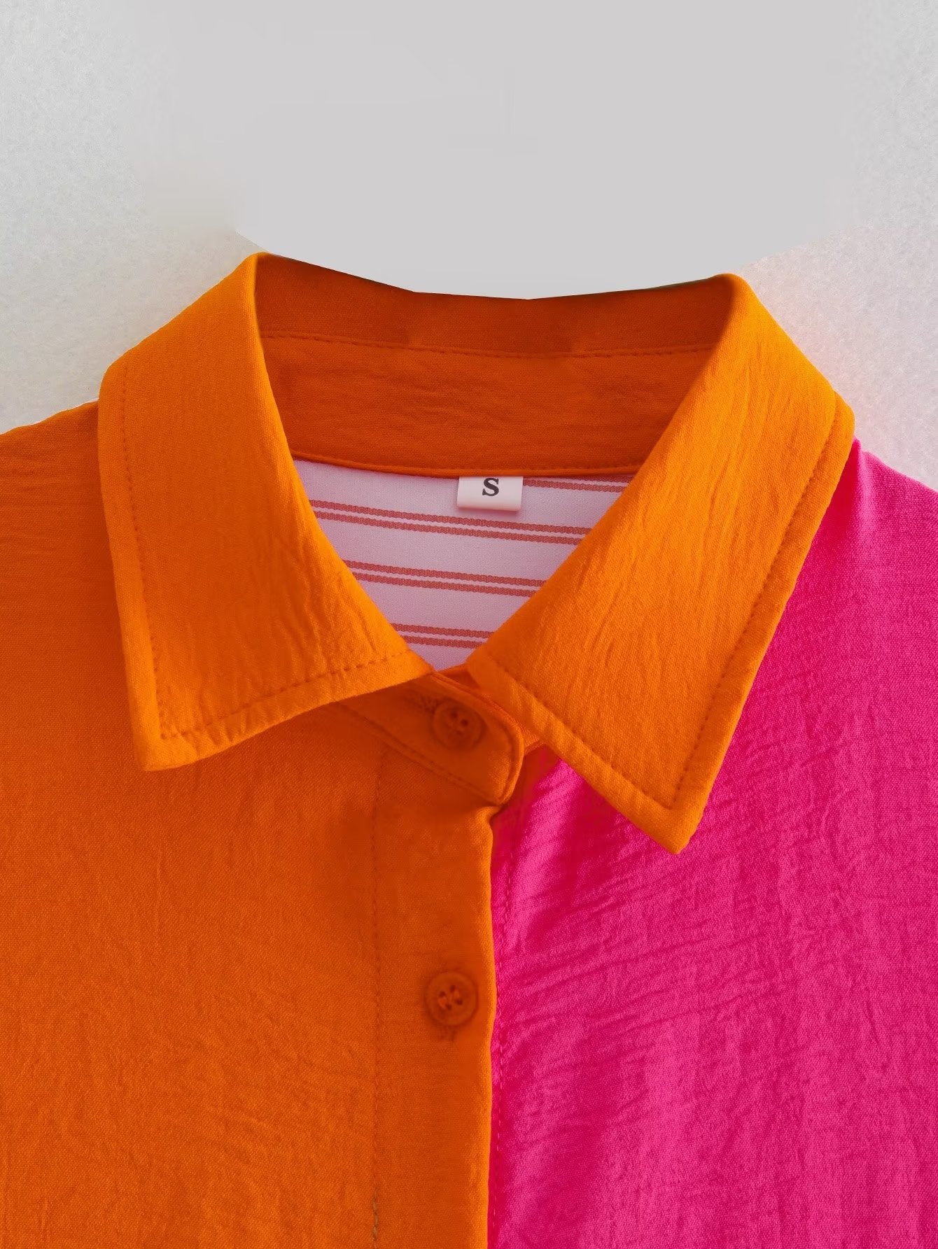 Camisa de un solo pecho con contraste de color y manga larga con cuello tipo polo para mujer de primavera y otoño