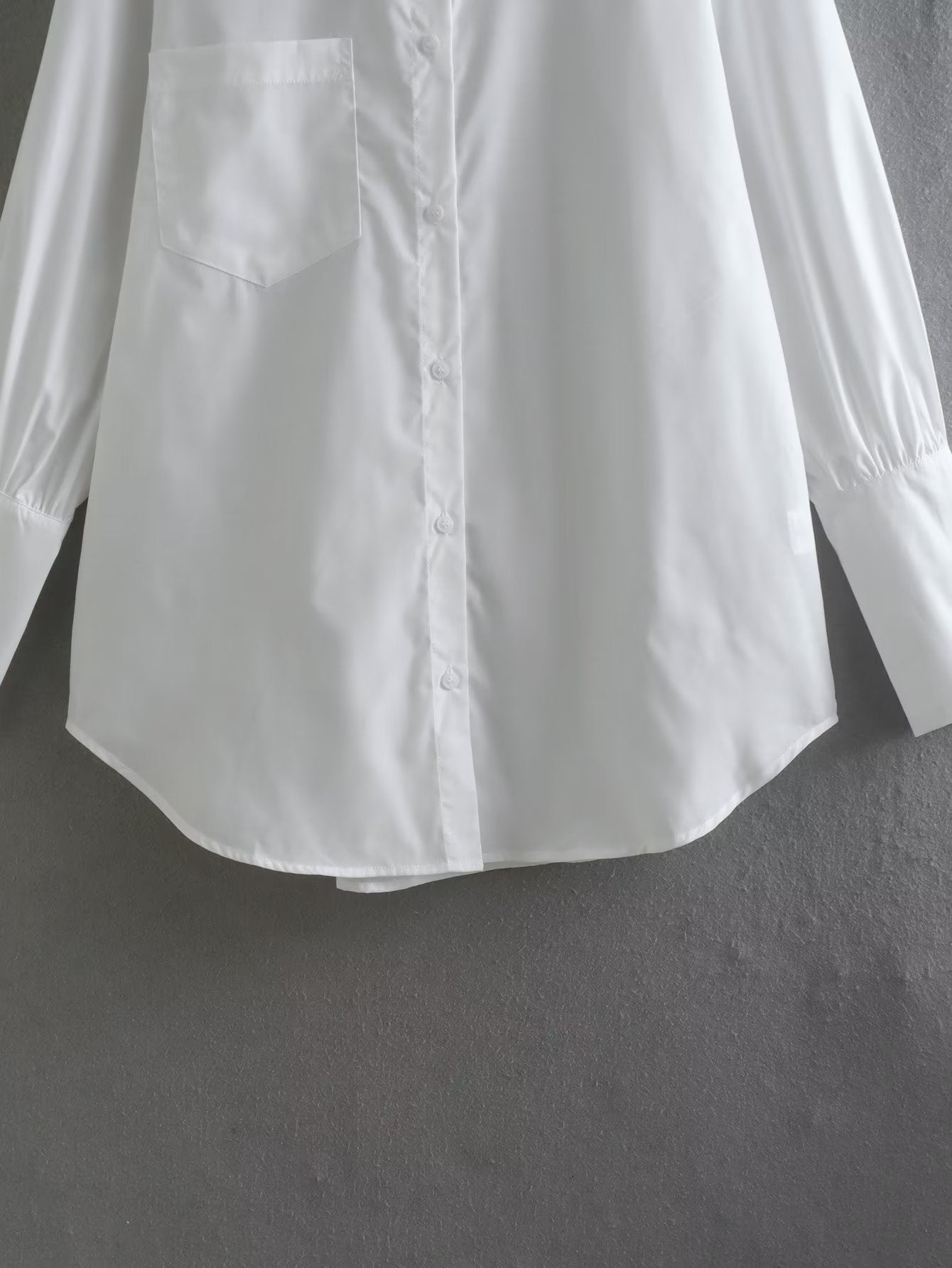 Camisa de manga larga con un solo bolsillo y cuello tipo polo de color blanco de verano para mujer