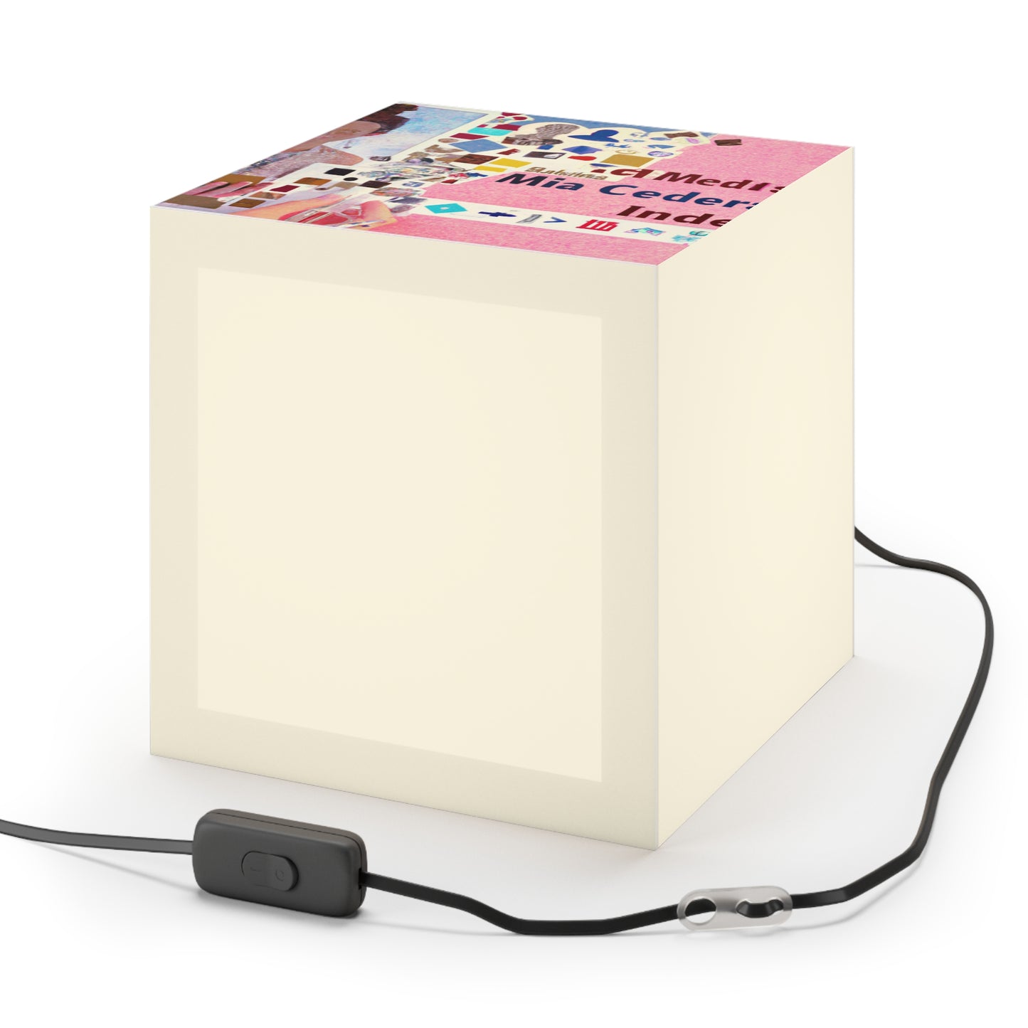 „Aufbau einer Online-Identität: Eine Social-Media-Collage“ – Die Alien Light Cube Lampe