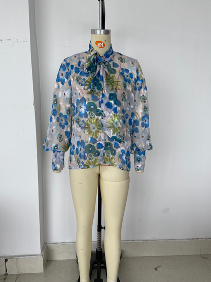 Camisa con textura y estampado floral digno para primavera y verano