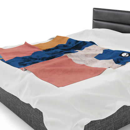 "Interacción de luces y sombras: un collage abstracto" - The Alien Velveteen Plush Blanket