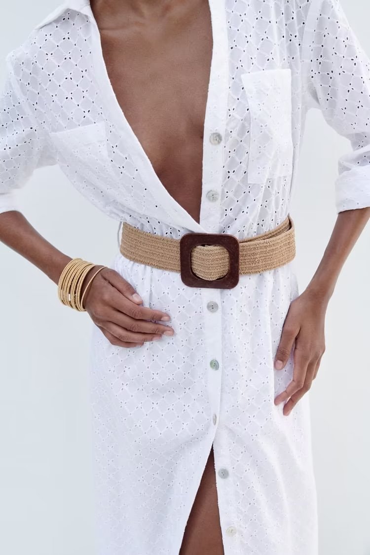 Ropa de mujer de verano elegante ligeramente madura con vestido camisero con cinturón