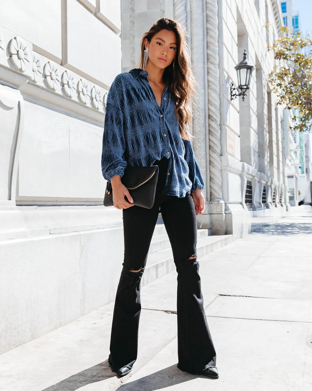 Camisa elegante de terciopelo suelto con diseño plisado y mangas abullonadas con cuello para mujer de primavera