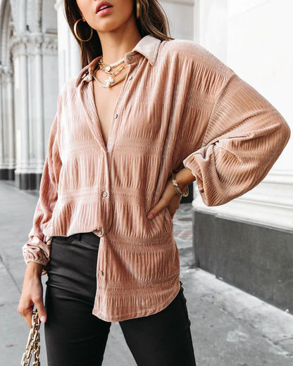 Camisa elegante de terciopelo suelto con diseño plisado y mangas abullonadas con cuello para mujer de primavera