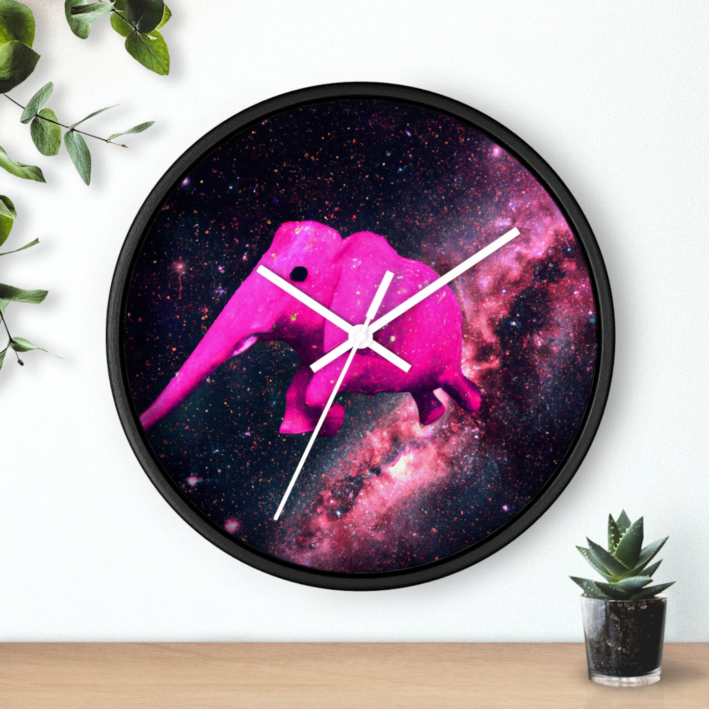 "Majestic Pinkelephant Exploration" - El reloj de pared alienígena