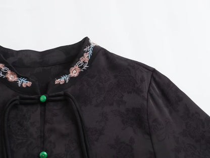 Frühlings-Damenkleidung, traditionelles chinesisches trendiges Stehkragen-Stickerei-handgefertigte Schnalle, langärmeliges Jacquard-Satin-Shirt-Oberteil