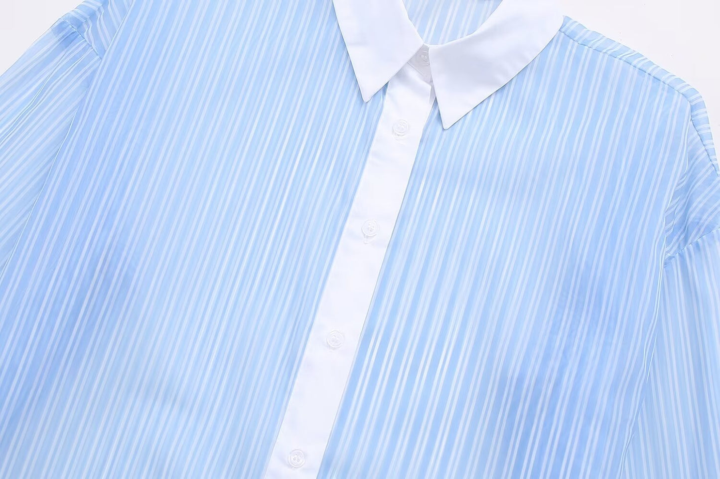 Camisa clásica francesa refrescante de manga larga holgada con rayas azules y blancas en contraste de color para otoño