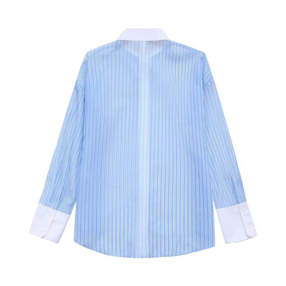 Camisa clásica francesa refrescante de manga larga holgada con rayas azules y blancas en contraste de color para otoño