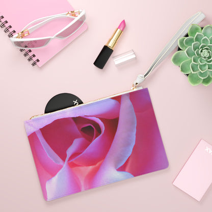 „Blissful Blooms: Die zarte Schönheit der Natur“ – Die Alien Clutch Bag