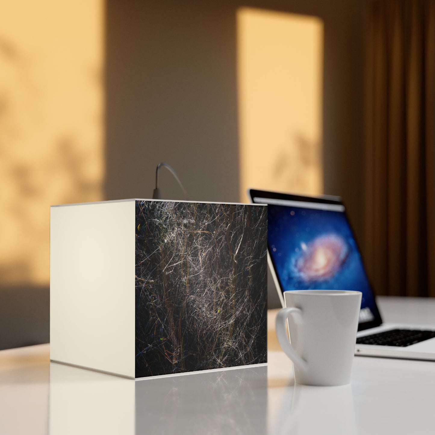 „Ein Blick auf die Herrlichkeit der Natur“ – Die Alien Light Cube Lampe