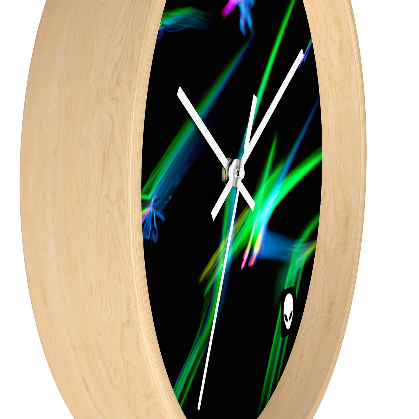 „Illuminated Splendor“ – Die Alien-Wanduhr