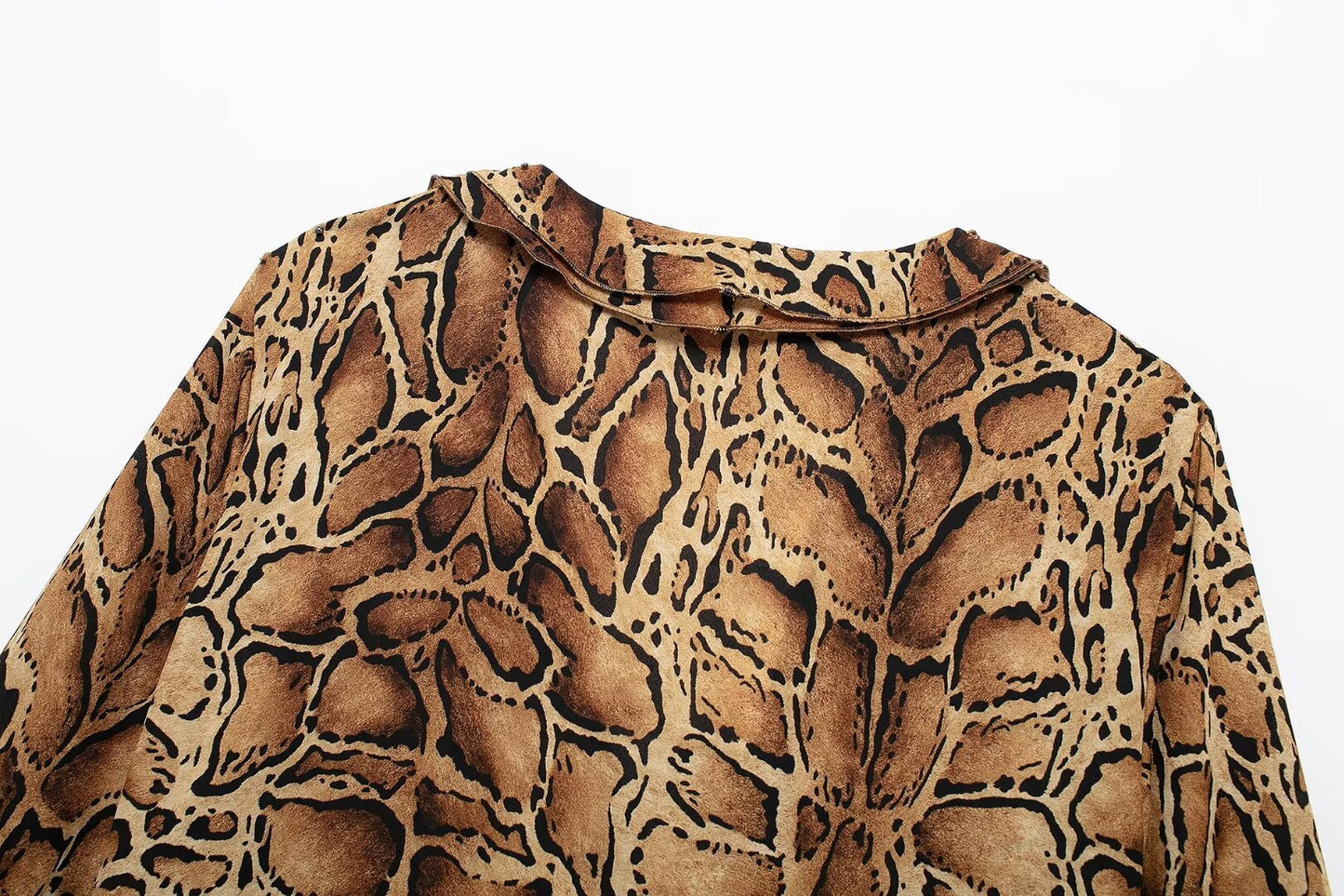 Fabricantes de ropa para mujer Camisa con estampado de leopardo y cuello en V para mujer Top holgado de manga larga con volantes