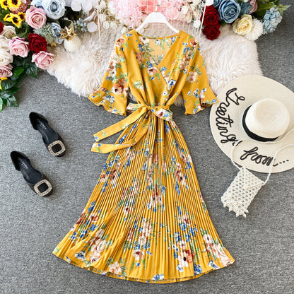 Plissiertes Kleid Kurzarm Sommer Neu Retro Elegant Chiffon Bedruckt V-Ausschnitt Glockenärmel Taillenenges Schlankheits Maxikleid