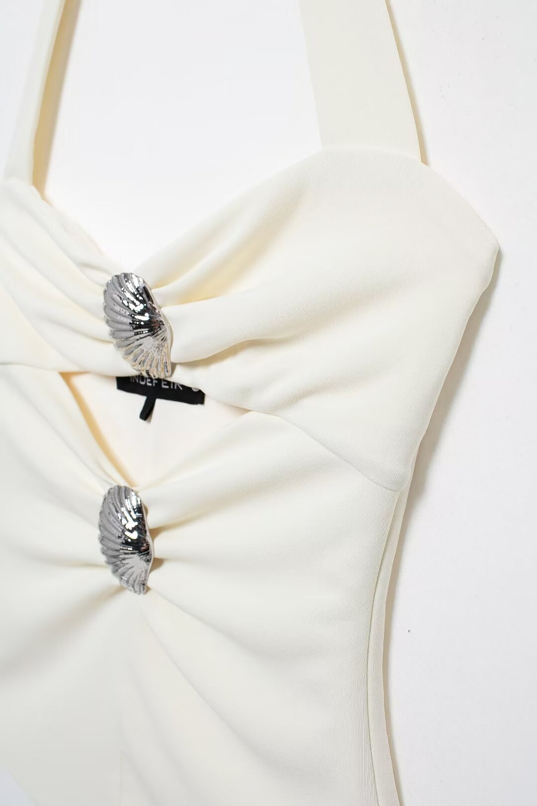 Ropa de mujer Top corto con cuello colgante y incrustaciones de conchas