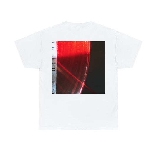 „Erhellende Reflexion: Licht und Schatten in der abstrakten Kunst“ – Das Alien-T-Shirt