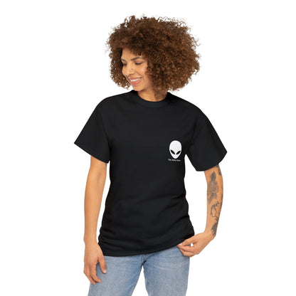 „Illuminating Inclusivity: A Visual Narrative of Unity“ – Das Alien-T-Shirt