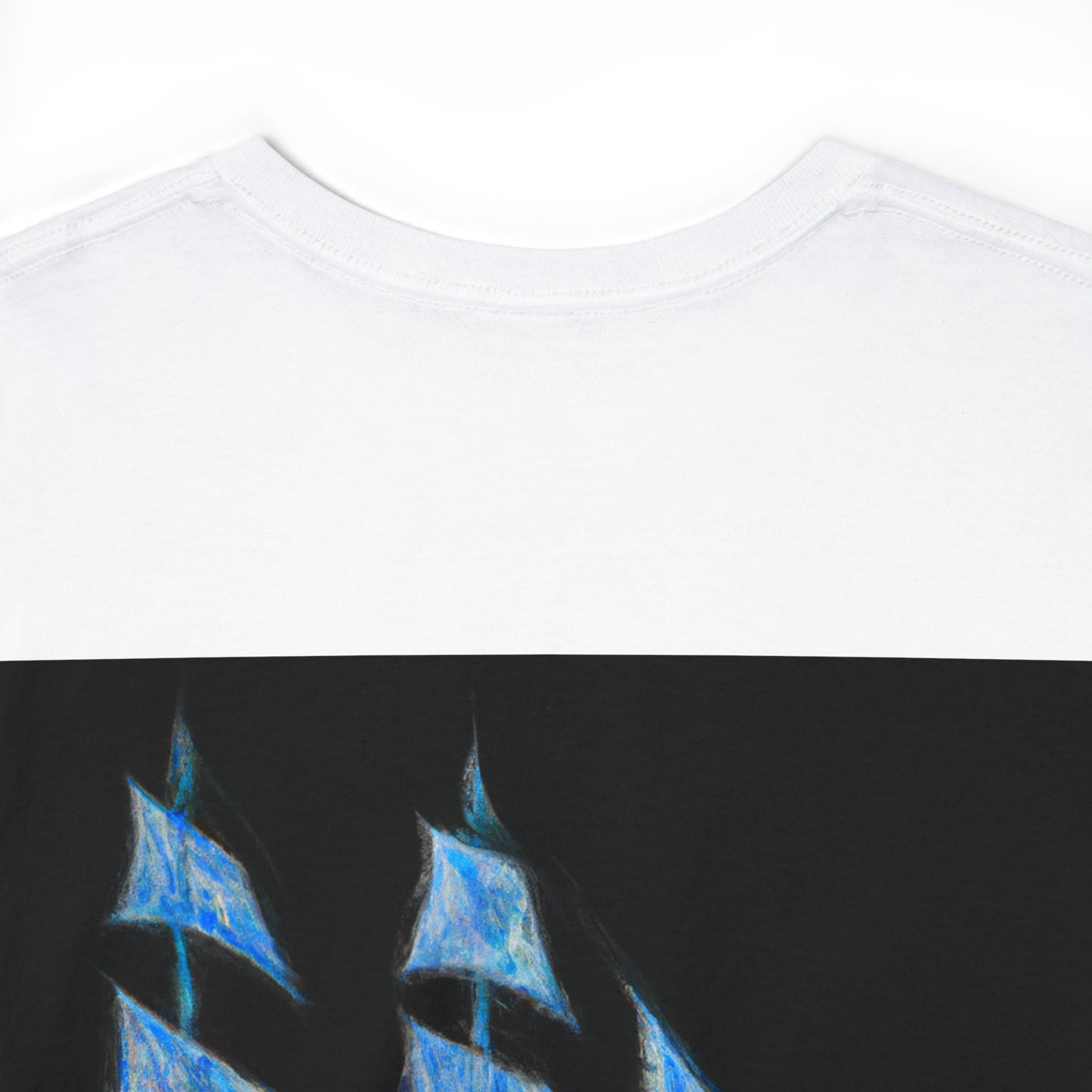 „El velero azul y las velas blancas: Una aventura de libertad en el mar“ – Das Alien-T-Shirt