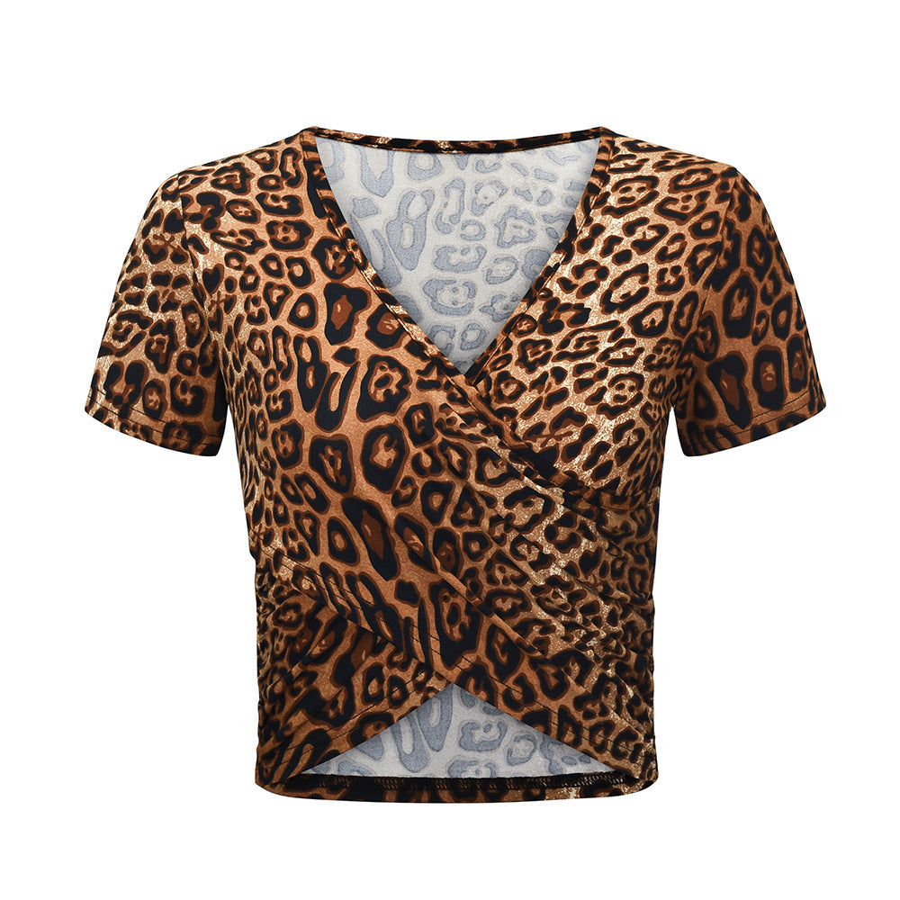 Camiseta de verano popular con escote en V y manga corta ajustada con estampado de leopardo y serpentina expuesta con corte cruzado para mujer