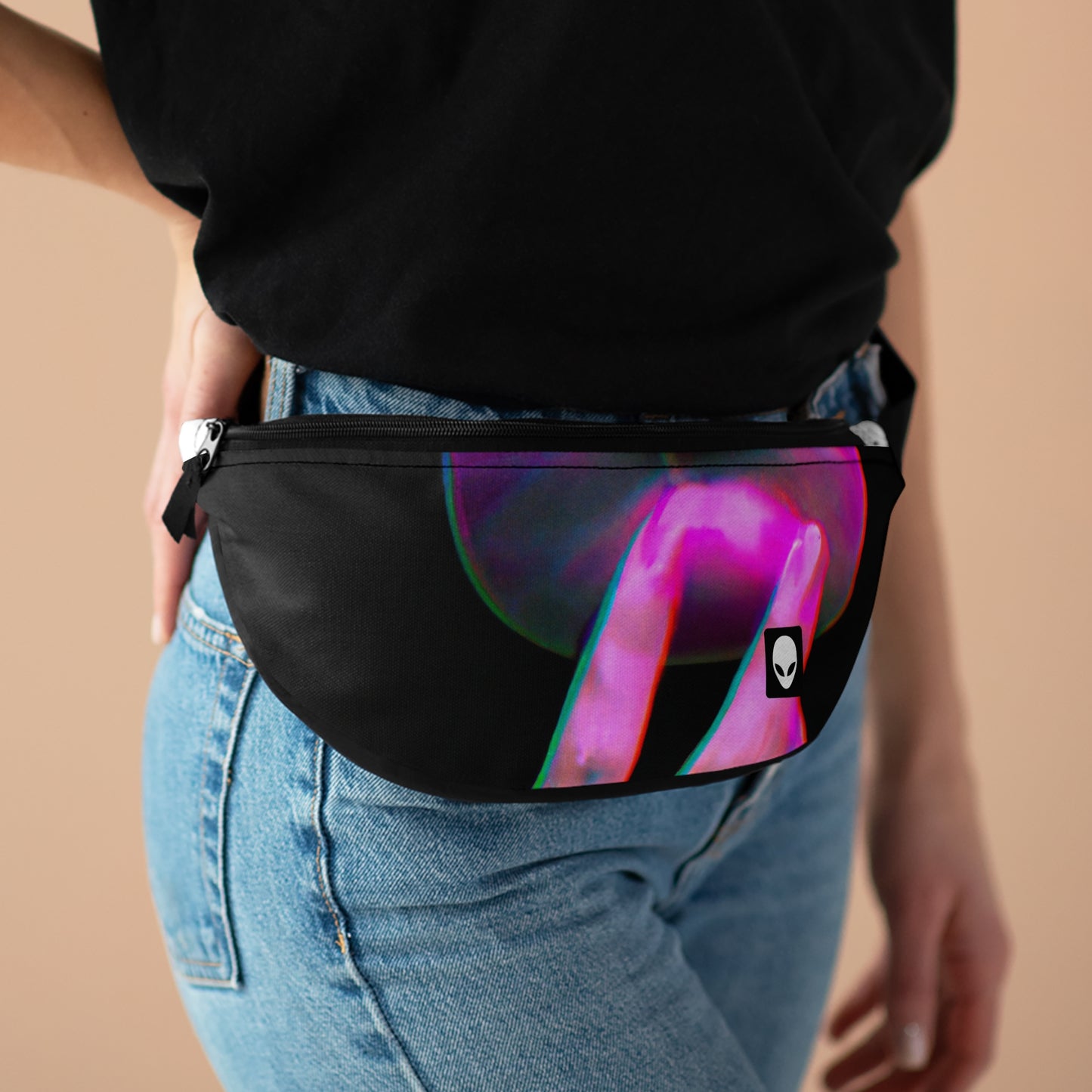 „Identität in der Abstraktion: Erforschung digitaler Selbstporträts“ – The Alien Fanny Pack