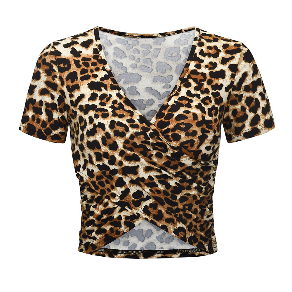 Camiseta de verano popular con escote en V y manga corta ajustada con estampado de leopardo y serpentina expuesta con corte cruzado para mujer