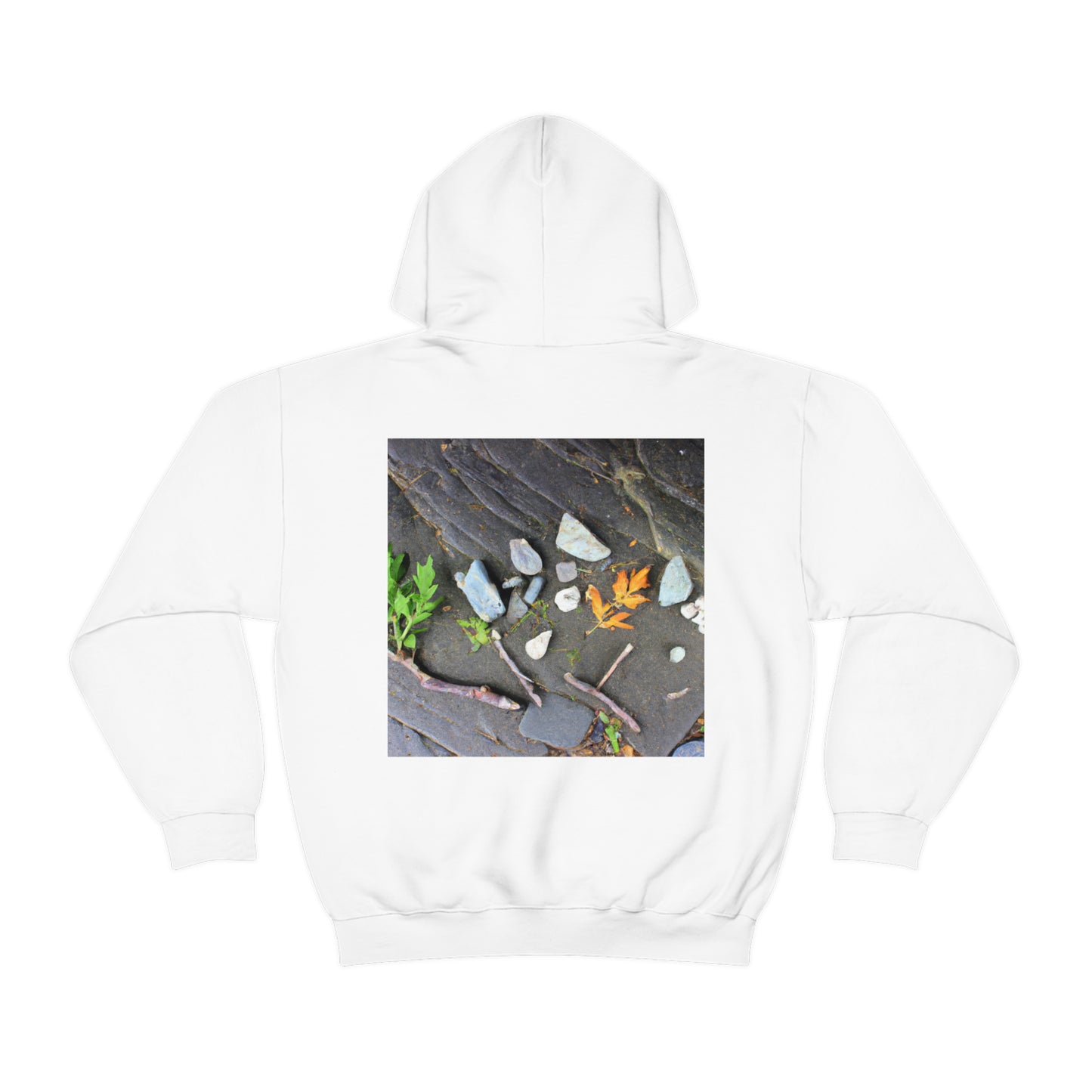 „Elemente der Natur: Eine kreative Landschaft gestalten“ – The Alien Unisex Hoodie