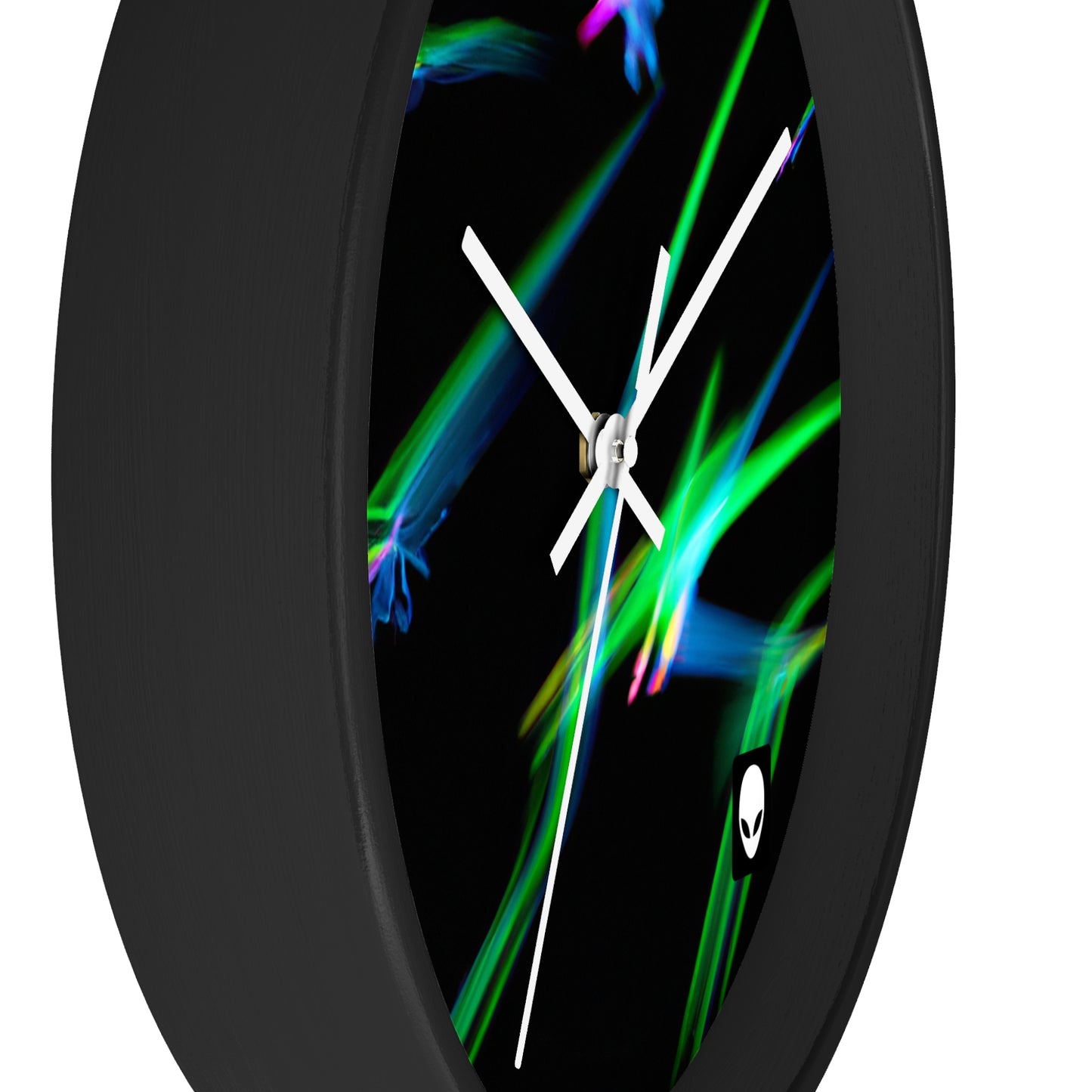 „Illuminated Splendor“ – Die Alien-Wanduhr