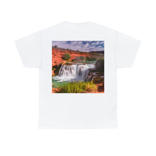 „Die Schönheit der Natur einfangen: Eine ikonische Landschaft in lebendiger Kunst gestalten“ – Das Alien-T-Shirt