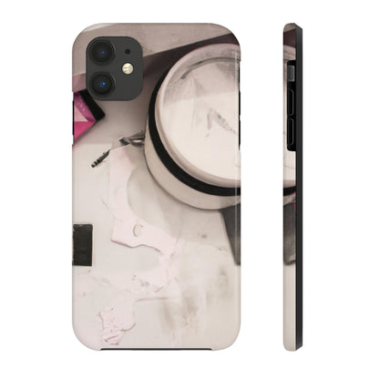 "Un reflejo en el baño" - The Alien Tough Phone Cases