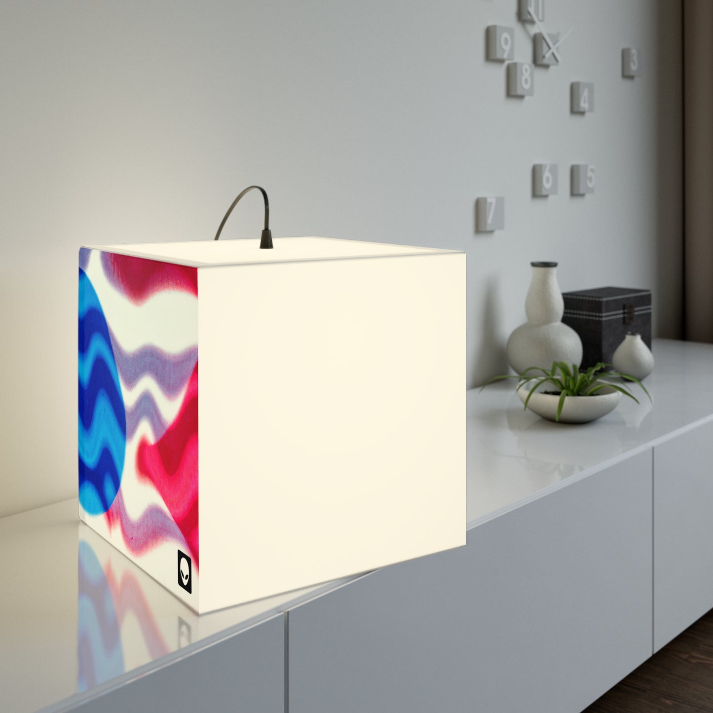 „Illuminated Reflection: Licht und Schatten durch Kunst erforschen“ – Die Alien Light Cube Lampe