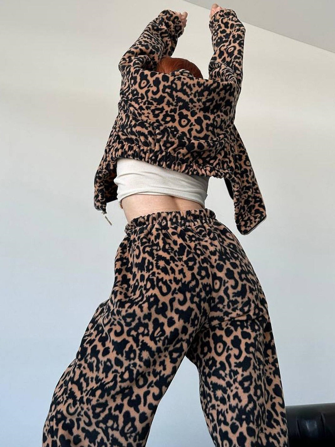 Traje de suéter con cremallera y estampado de leopardo suelto a la moda para mujer