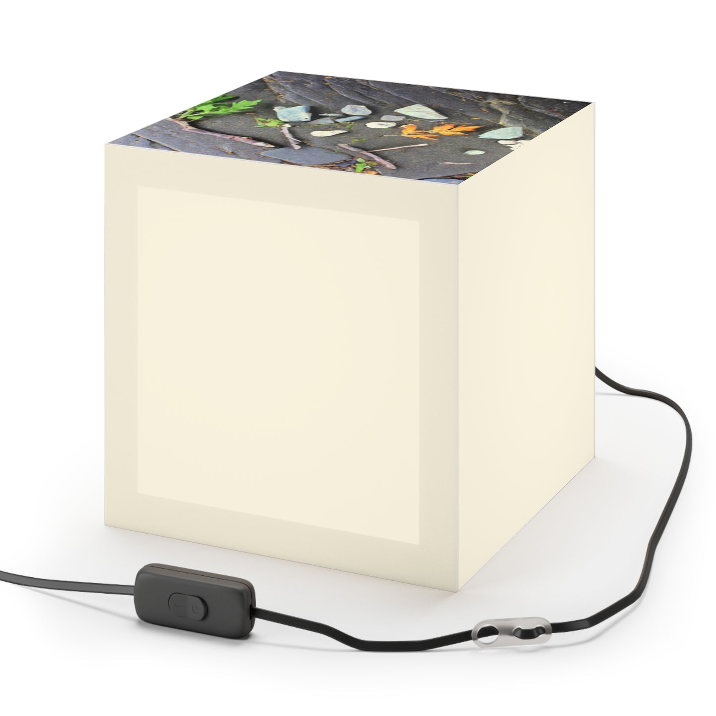 „Elemente der Natur: Eine kreative Landschaft gestalten“ – Die Alien Light Cube Lampe