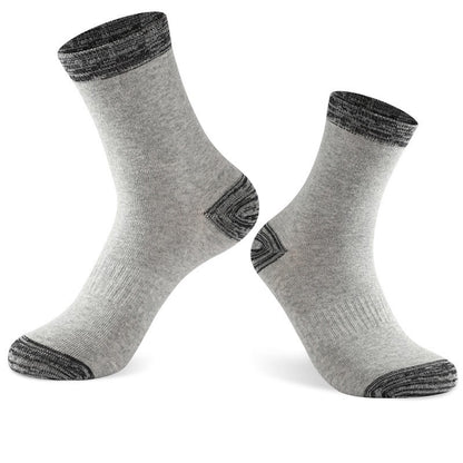 Herren-Baumwollsocken im Herbst und Winter