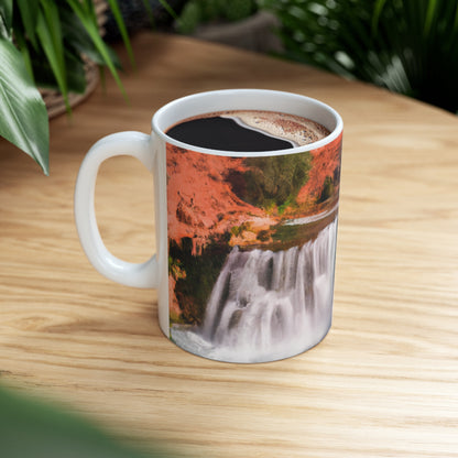 „Die Schönheit der Natur einfangen: Eine ikonische Landschaft in lebendiger Kunst gestalten“ – The Alien Keramiktasse 11 oz