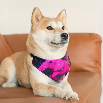 "Majestic Pinkelephant Exploration" - El collar de bandana para mascotas alienígenas