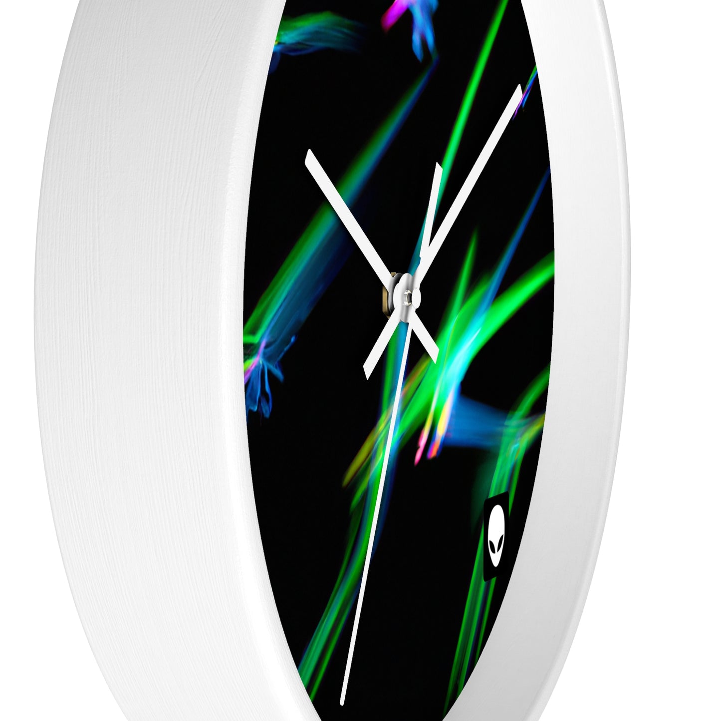 „Illuminated Splendor“ – Die Alien-Wanduhr