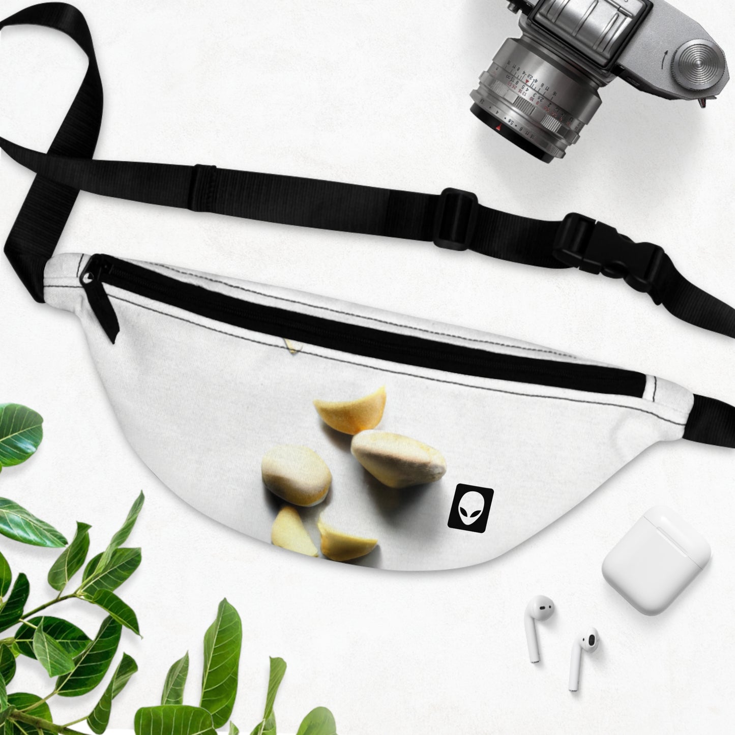 "Cocinando creatividad: arte de cocina de bricolaje" - The Alien Fanny Pack