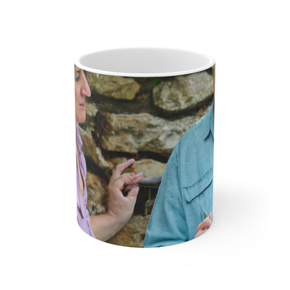 salir a caminar

 "El mundo misterioso revelado por la pareja de ancianos" - Taza de cerámica The Alien 11 oz