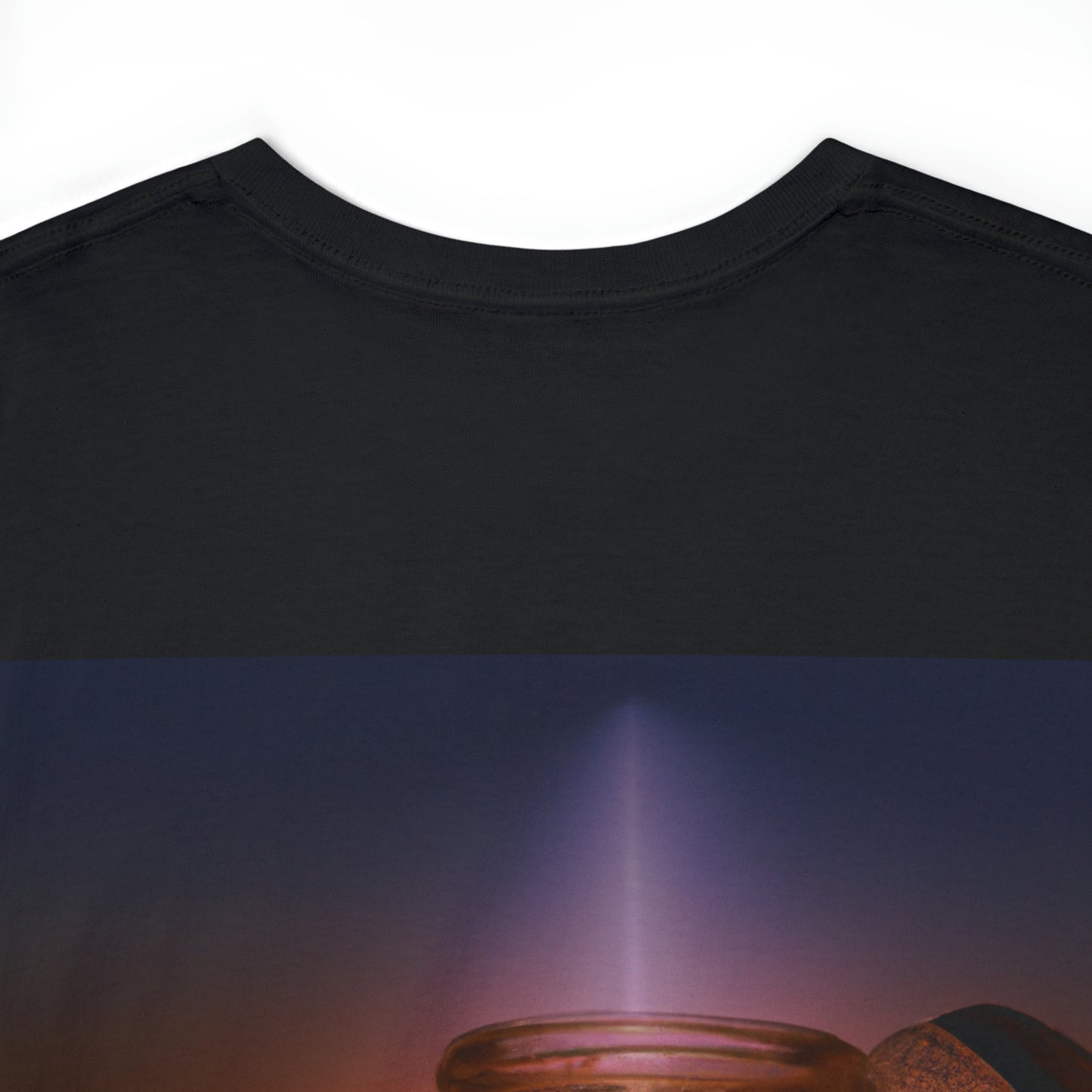 „Lights Illuminating: A Creative Exploration of the Power of Light“ – Das Alien-T-Shirt