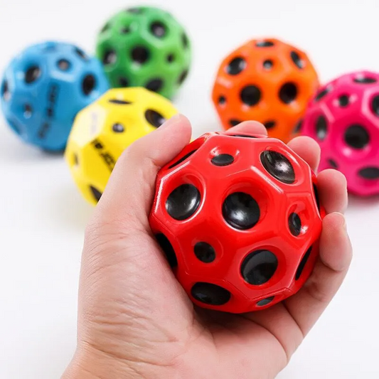 Lochball, weicher Hüpfball, Anti-Fall-Mondform, poröser Hüpfball, Kinder-Spielzeug für drinnen und draußen, ergonomisches Design