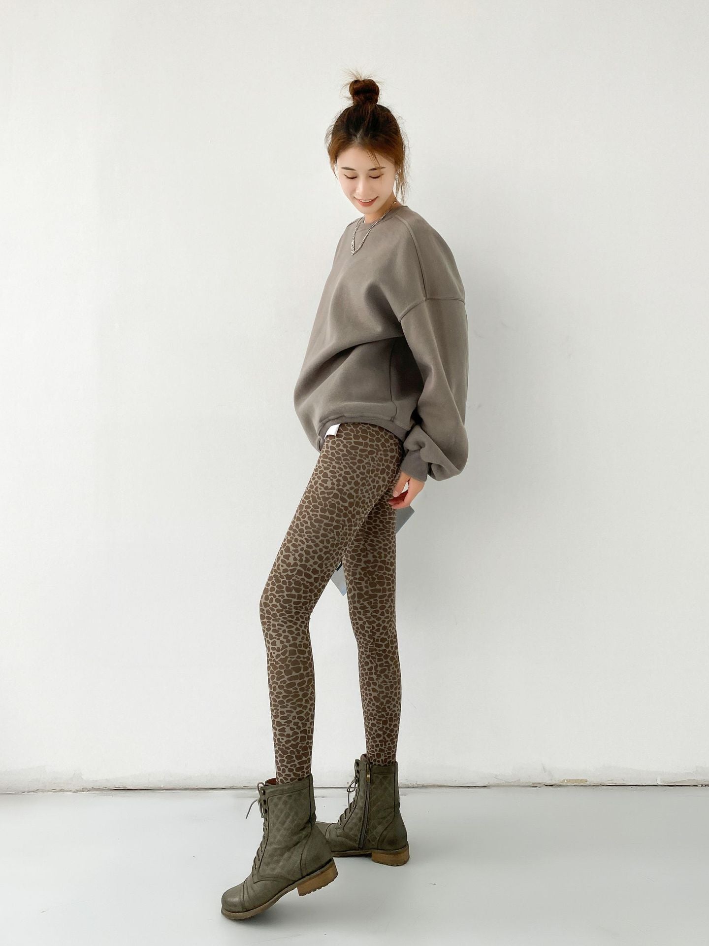 Leggings de ante y felpa con estampado de leopardo de nueve puntos