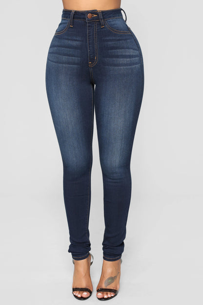 Beliebte Skinny-Hose aus Stretch-Denim mit ultrahoher Taille und Hüftlift