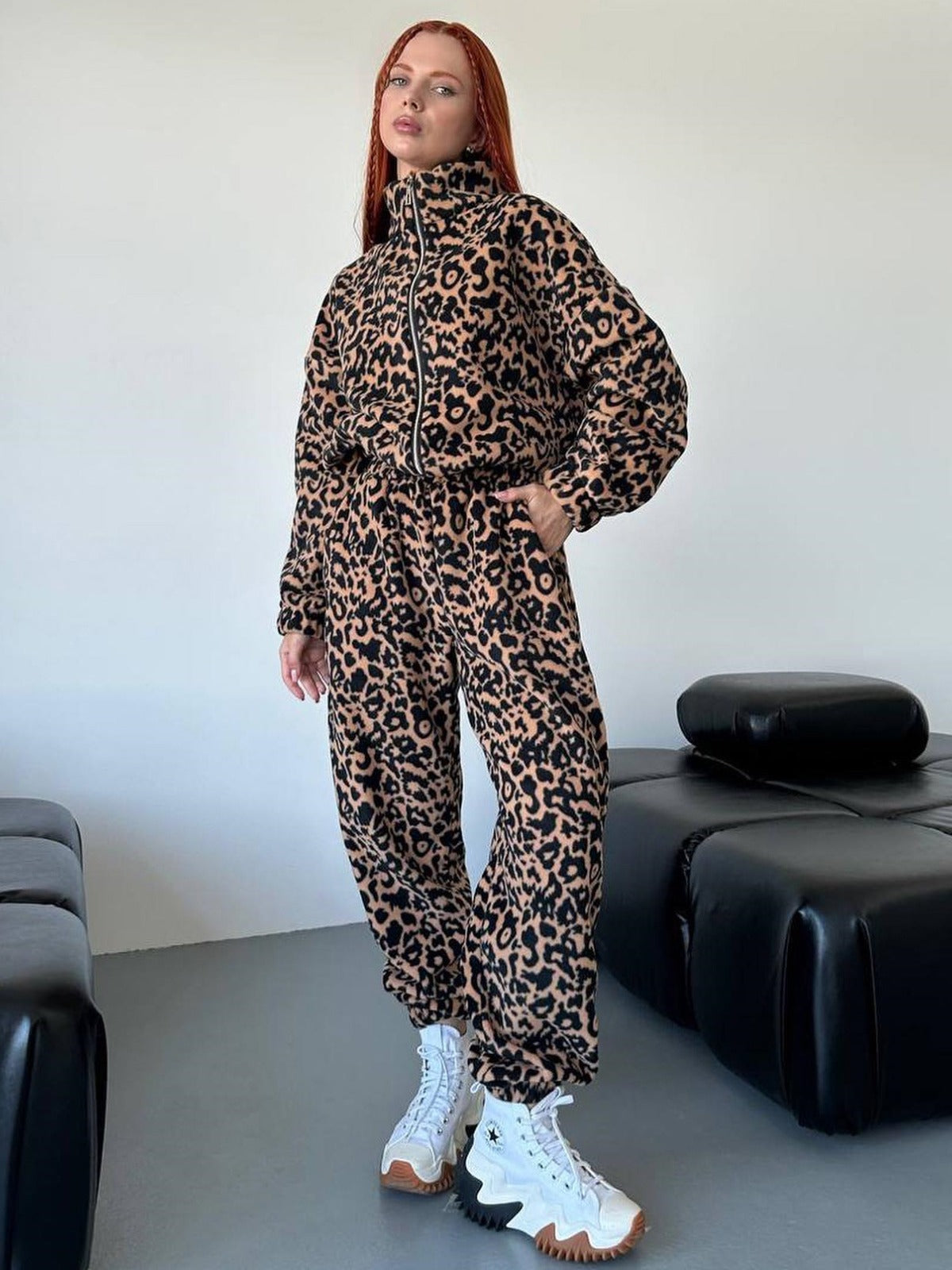Damenmode-Pulloveranzug mit lockerem Leopardenmuster und Reißverschluss