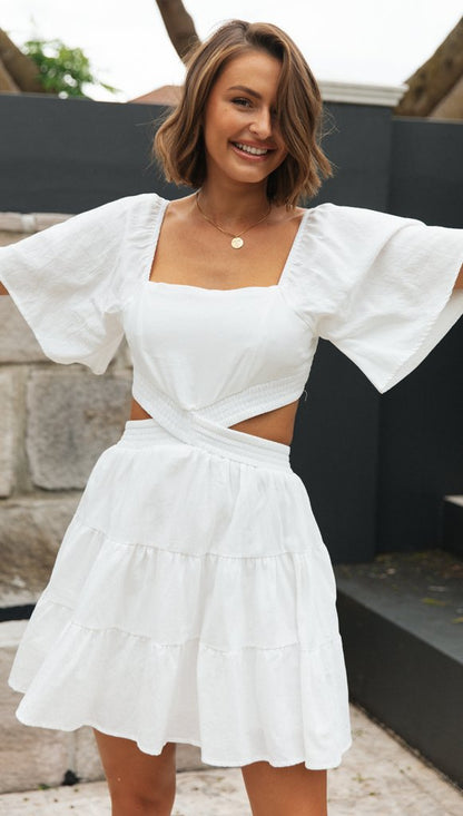 Ropa de mujer Vestido corto con gradas de color sólido fruncido en la espalda con cuello cuadrado