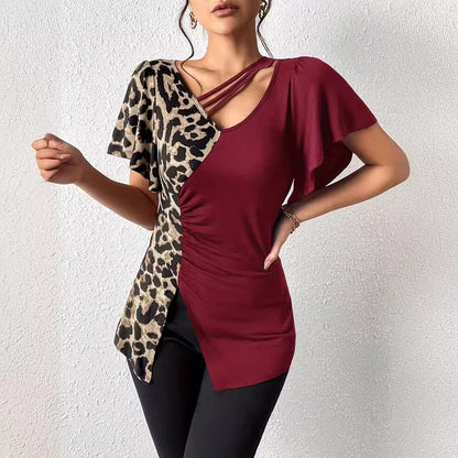 Top de mujer con cuello asimétrico y mangas de mariposa y estampado de leopardo