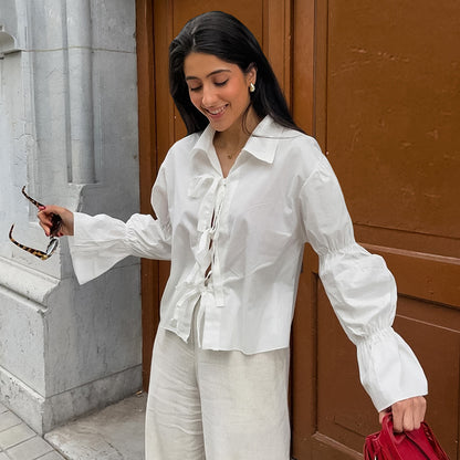 Camisa informal de oficina con cuello, mangas caídas y diseño de algodón blanco para mujer