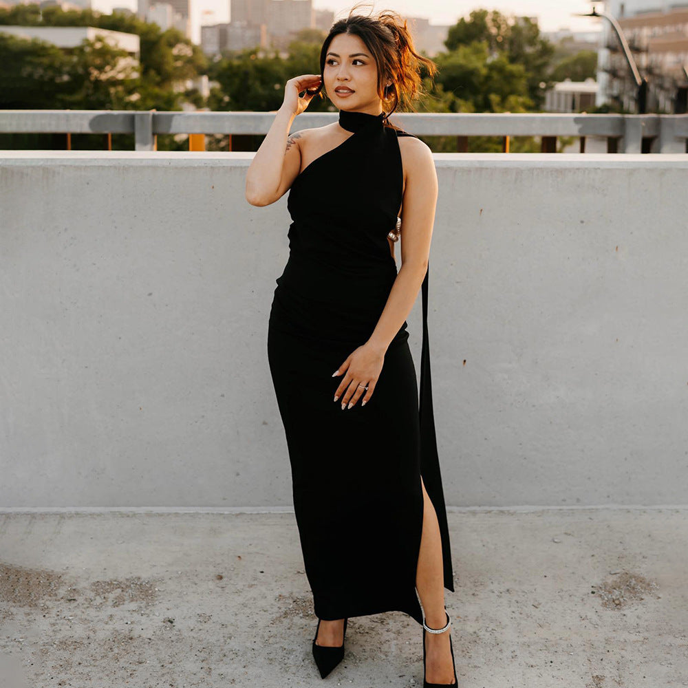 Vestido ajustado sin espalda con textura de satén de seda y cuello halter para mujer