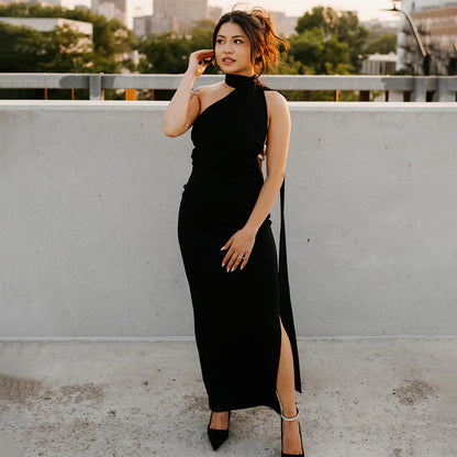 Vestido ajustado sin espalda con textura de satén de seda y cuello halter para mujer