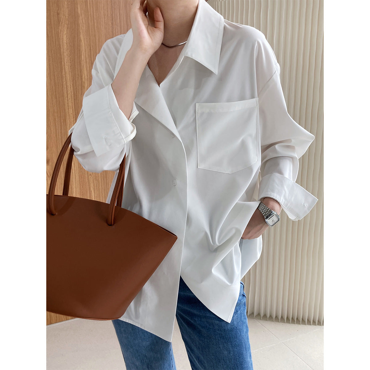 Camisa blanca holgada inactiva para mujer, camisa con botones en la espalda y sentido del diseño coreano de primavera