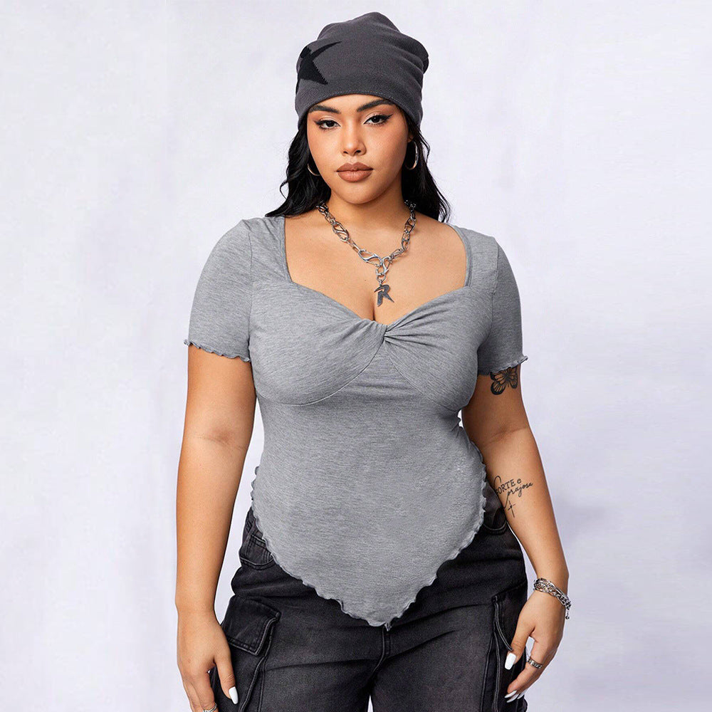 Plus Size Damenkleidung, quadratischer Kragen, Abnehmen, unregelmäßiges, asymmetrisches Strick-T-Shirt mit kurzen Ärmeln