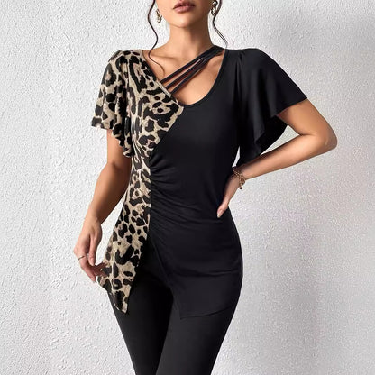 Top de mujer con cuello asimétrico y mangas de mariposa y estampado de leopardo